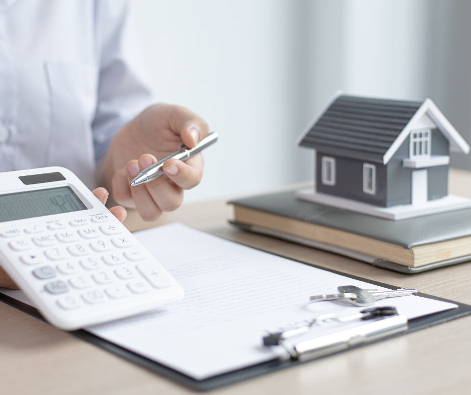 calculatrice maison miniature et courtier